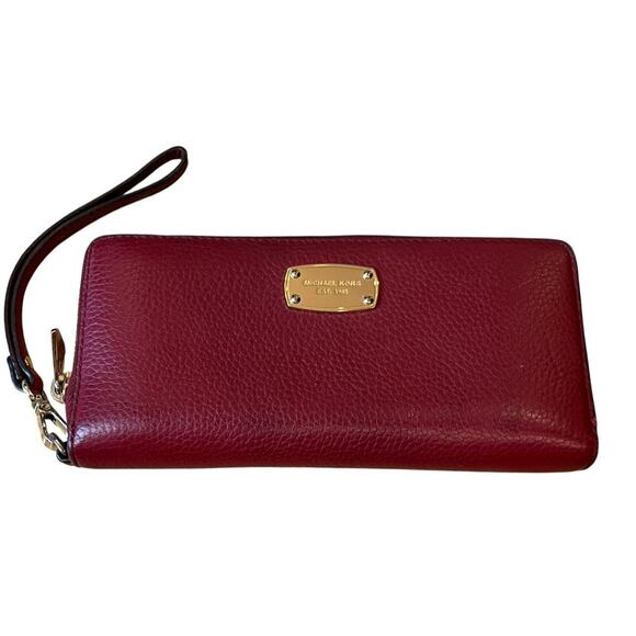 Michael Kors Medium Zip Around Wallet Wristlet Jet Set Red Cherry Color Leather - Picture 1 of 7
